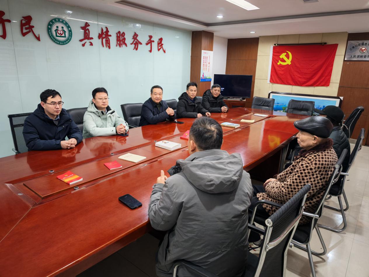 新春暖人心 關(guān)懷顯擔(dān)當(dāng)—— 公司黨委走訪(fǎng)慰問(wèn)杏花社區(qū)困難群眾